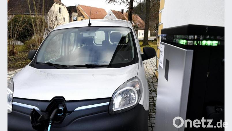 Lademöglichkeit für Elektrofahrzeuge vor dem Rathaus Schmidmühlen. Bild: Petra Hartl