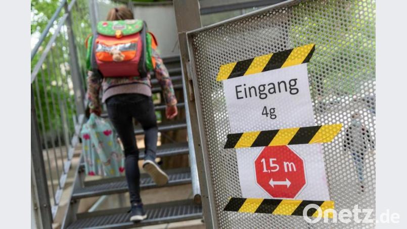 Nach den Pfingstferien soll es kaum noch reinen Distanzunterricht in Bayern geben. Symbolbild: Peter Kneffel