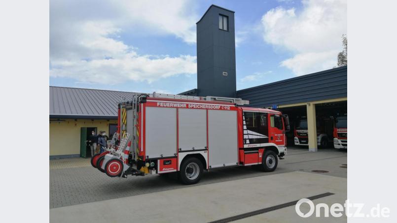 Mit dem „Hilfeleistungslöschgruppenfahrzeug 20“ (HLF-20) wurde bei der Feuerwehr Speichersdorf eine Verjüngung bei ihren Einsatzfahrzeugen vollzogen, eine Ersatzbeschaffung für das 30 Jahre alte &quot;Löschgruppenfahrzeug 16/12&quot;. Bild: br