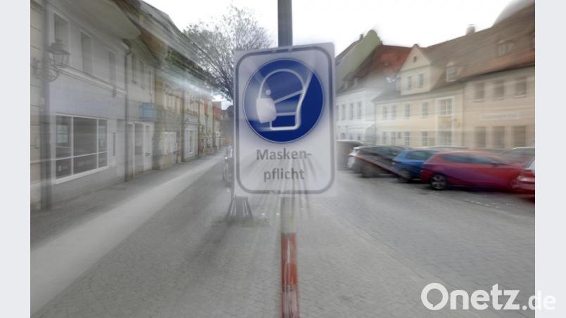 Vielleicht werden die Schilder zur Maskenpflicht in Amberg bald entfernt. Bild: Wolfgang Steinbacher