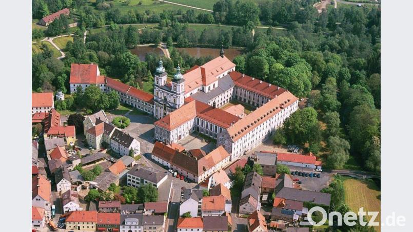 In einigen Monaten wird das Stiftland das Europäische Kulturerbe-Siegel bekommen. Da ist sich Waldsassens Bürgermeister Bernd Sommer sicher. Aufgabe des internationalen Projektes ist es, das Erbe der Zisterzienser in Europa, dazu gehört das Kloster Waldsassen, besser sichtbar zu machen. Archivbild: Ascherl