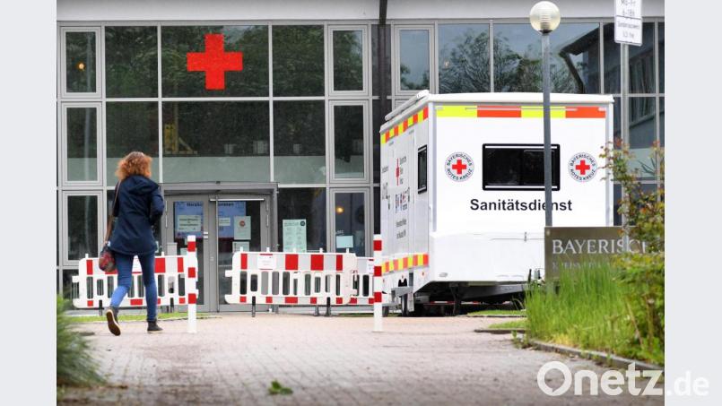 Fast nichts los derzeit am BRK-Impfzentrum in Weiden. Vor Ort gibt es kaum noch Wartezeiten, weil wegen des geringen Vorrats an Impfstoff auch weniger Leute einen Termin bekommen. Bild: Gabi Schönberger