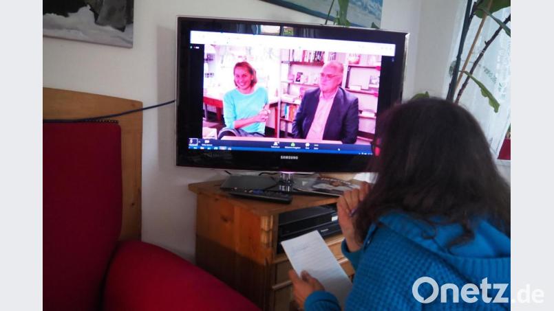 Buchhändlerin Karin Wilnauer hatte kürzlich Richard Tischler zu Gast beim digitalen Treffen mit Leseratten. Der Pfreimder Bürgermeister offenbarte, dass er auch vor 1000 Seiten nicht zurückschreckt und hatte zum Schluss noch einen überraschenden Tipp auf Lager. Bild: bl