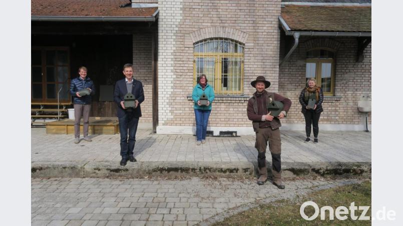 Ursensollen ist Biodiversitätsgemeinde. Beim Projekt „Marktplatz der biologischen Vielfalt“ hat sie sich in Zusammenarbeit mit dem Naturpark Hirschwald dazu entschieden, ein Gebäudebrüter-Projekt in die Wege zu leiten. Bild: Sägenschnitter