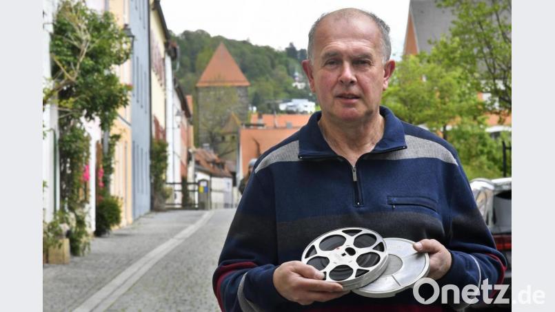 Seit Jahrzehnten ist Siegfried Feuerer, der ursprünglich aus Winbuch stammt, in Besitz einer geheimnisvollen Filmrolle. Jetzt konnte endlich geklärt werden, was hier auf Zelluloid gebannt worden ist. Bild: Petra Hartl