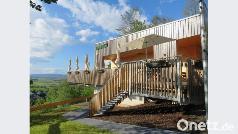 Die meisten Besucher kommen ins Schwärmen, wenn sie über die Kulmterrasse berichten. Von hier aus haben die Gäste einen außergewöhnlichen Rundblick auf die Kulmregion. Bild: ow
