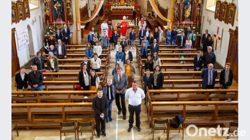 Beim 9-Uhr-Gottesdienst empfangen 29 Mädchen und Jungen das Sakrament der Firmung. Bild: Gerd Huster/exb