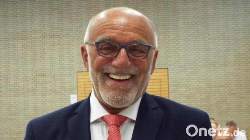 Alois Schwanzl im Juni 2020 bei der Verabschiedung aus dem Gemeinderat Kümmersbruck, dem er 48 Jahre lang angehörte. Am 1. Juni kann der Penkhofer seinen 75. Geburtstag feiern. Bild: e