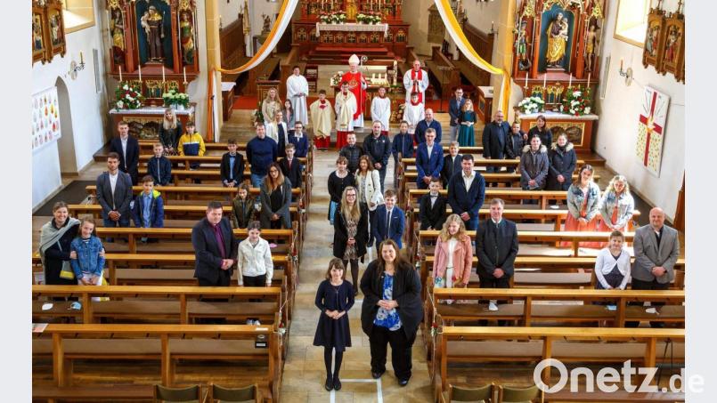 In der Hirschauer Pfarrkirche werden beim 11-Uhr-Gottesdienst 23 Jugendliche der 5. Klassen gefirmt. Bild: Gerd Huster/exb