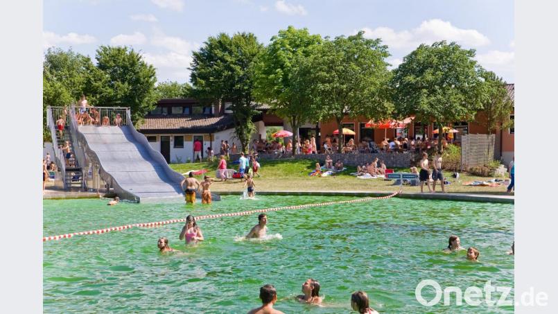 Im Naturerlebnisbad Schnaittenbach, das am Freitag, 4. Juni, öffnet, dürfen sich 500 Besucher gleichzeitig aufhalten. Archivbild: e