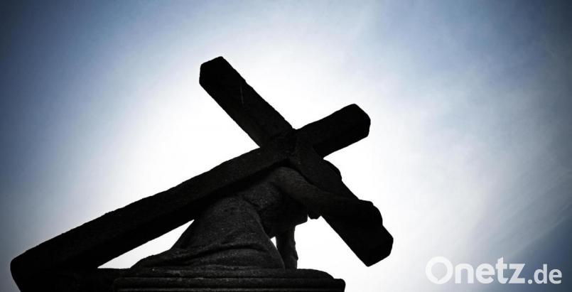 Zwei Jahre sind vergangenen, seit sich ein evangelischer Pfarrer des Missbrauchs an einer jungen Frau schuldig gemacht haben soll. Jetzt steht ein Strafbefehl gegen den Geistlichen im Raum. Symbolbild: Nicolas Armer/dpa