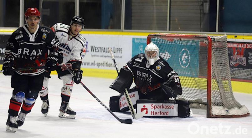 Ennio Albrecht (rechts) wird zweiter Torhüter bei den Blue Devils Weiden. Bild: Jürgen Feyerabend - feyerdragon pic art; Herforder Eishockey Verein