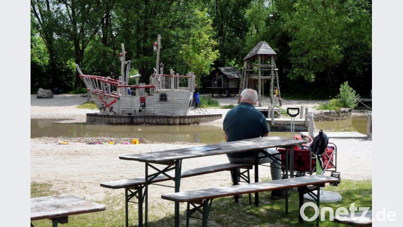 Am Montagvormittag war auf dem Piratenspielplatz in Amberg noch nicht viel los. Doch das dürfte sich bald ändern. Bild: Stephan Huber