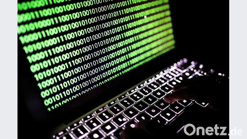 Cyberkriminalität betrifft auch zunehmend Unternehmen in der nördlichen Oberpfalz. Die Polizei ermittelt in einem aktuellen Fall in Weiden. Symbolbild: Oliver Berg/dpa