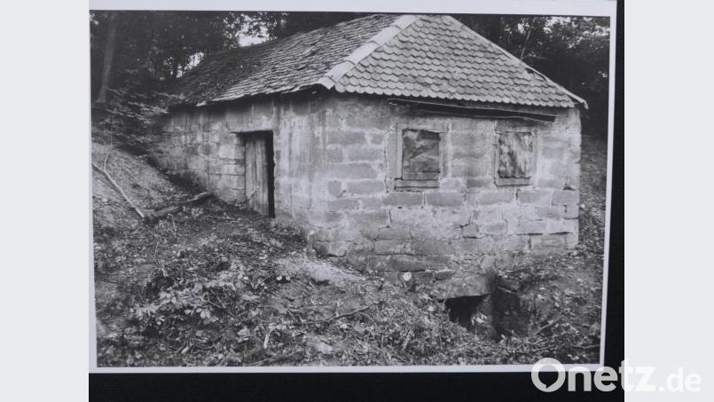 Ein Stück Eschenbacher Kommunbraugeschichte fiel im September 1981 der Spitzhacke zum Opfer. Der an dieser Stelle angelegten Böschung mit Pflanztrögen widmet sich nun der Obst- und Gartenbauverein. Repro: rn