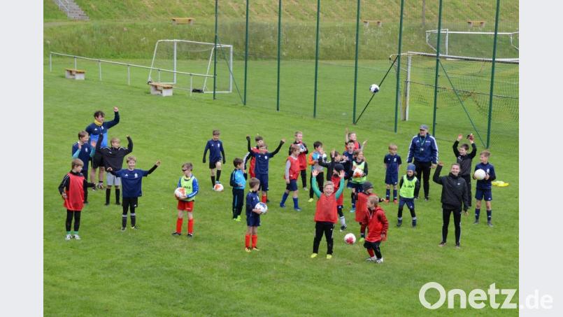 Die Ferienfußballschule bei der DJK Neustadt/WN war auch heuer wieder ein voller Erfolg. Bild: exb/Peter Teleki