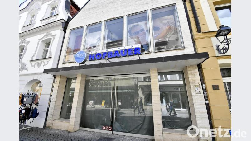 Hier in der Georgenstraße in Amberg war bis März eine Filiale des Chamer Unternehmens Schuhmode Hofbauer untergebracht. Nun ist es ein weiterer Leerstand in der Innenstadt. Bild: Petra Hartl