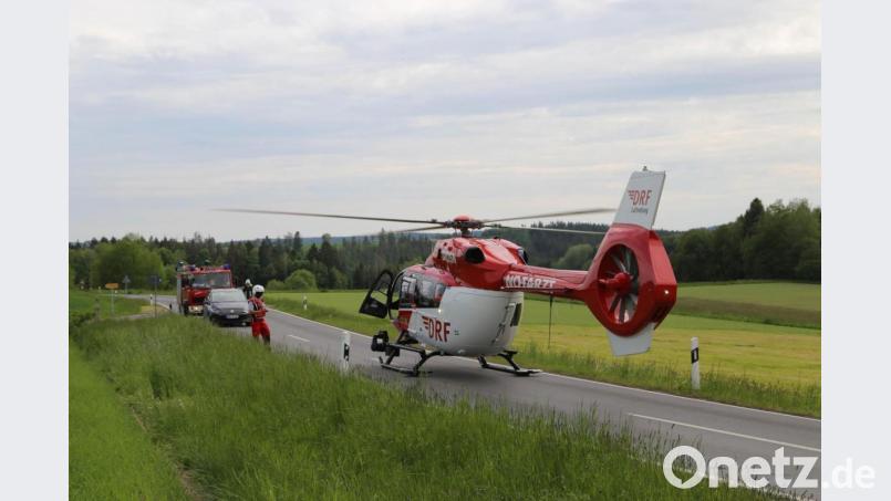 Wegen seiner Verletzungen brachte der Rettungshubschrauber einen Motorradfahrer ins Klinikum. Bild: rw