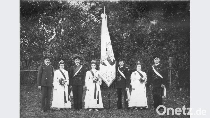 Die Fahnenbräute der Fahnenweihe im Jahr 1907 waren Anna Höllerl, Maria Reindl und Theresia Oberst. Archivbild: privat