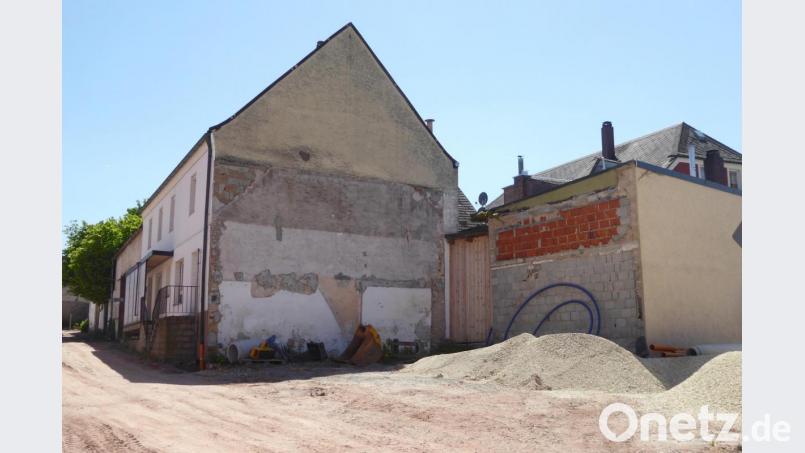 An der Stelle des abgerissenen Beer-Walbrunn-Hauses soll im Rahmen der Dorferneuerung der Platz neu gestaltet werden. Bild: fsb