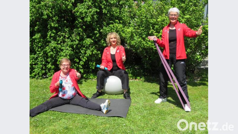 Die Übungsleiterinnen der RVSG Altenstadt Rosi Baschnagel, Diana Bayer und Elfriede Hoffmann (von links) freuen sich darauf auf die Arbeit mit den Menschen zum Wohle der Gesundheit.. Bild: adj