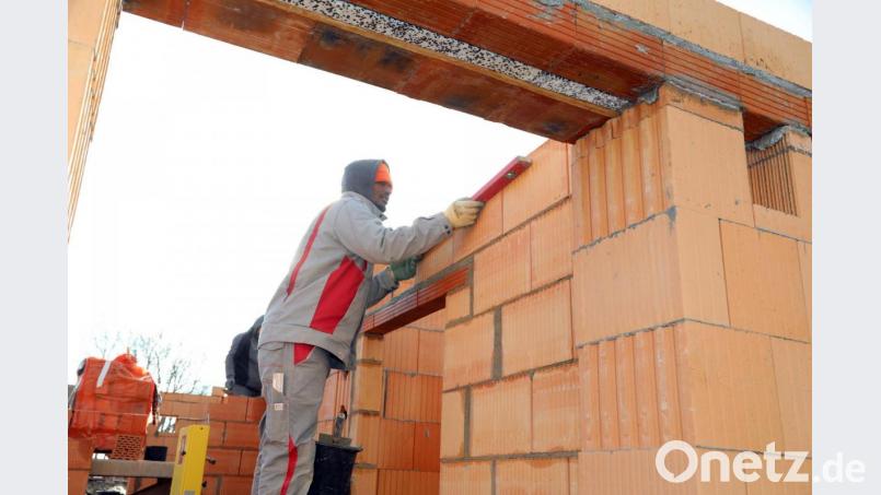 Auf Baustellen heißt es derzeit: Warten. Bestimmte Materialien sind kaum zu haben oder haben sehr lange Lieferzeiten. Bild: Gerhard Götz