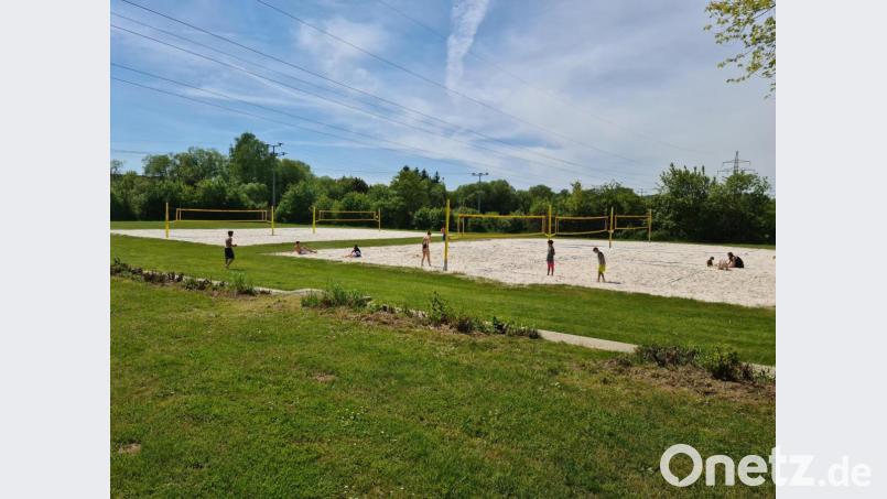 Bei den momentanen Inzidenzzahlen ist das Volleyballspielen im Waldbad für Hobby- und Vereinssportler wieder möglich. Bild: sne