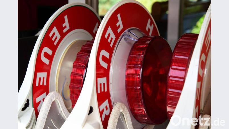 Die Feuerwehr musst am Samstag gegen 20 Uhr in der Gemeinde Hahnbach einen Radlader ablöschen. Symbolbild: ll