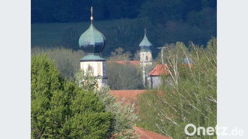 Die Kirchen in Muschenried und Haag. Bild: Josef Drexler/exb