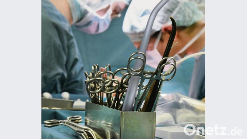 Etwa 9400 Patienten warten derzeit auf ein lebensrettendes Organ, teilt die Bundeszentrale für gesundheitliche Aufklärung mit. Symbolbild:  Waltraud Grubitzsch/ZB/dpa