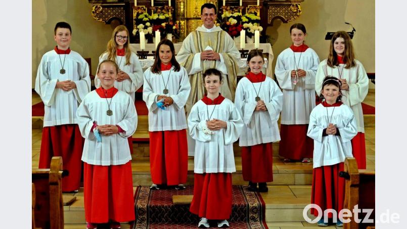 Die neuen Ministranten aus zwei Jahrgängen stellten sich in Neunkirchen nun vor. Bild: R. Kreuzer