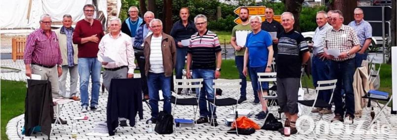 Optimales Wetter herrschte bei der ersten Chorprobe des Männergesangvereins &quot;Max Reger&quot; am &quot;Schlachthaus&quot; nach langer Pause. Bild: ld