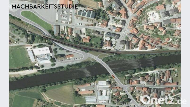 Diese Animation aus der Machbarkeitsstudie des Büros UmbauStadt, die von der Stadt Nabburg in Auftrag gegeben worden war, stellt den geplanten Verlauf der Umgehungsstraße zwischen der Abzweigung des Naabwegs (unten rechts) und der Abzweigung der Austraße (oben links) dar. Grafik: Büro UmbauStadt/exb