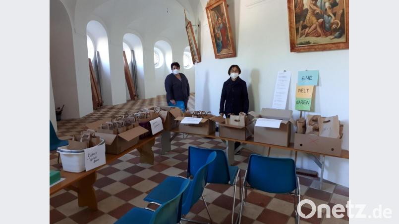 Der Frauenbund Münchenreuth hatte im Kappl-Umgang einen Stand mit Eine-Welt-Waren aufgebaut. Bild: Monika Grötsch/exb