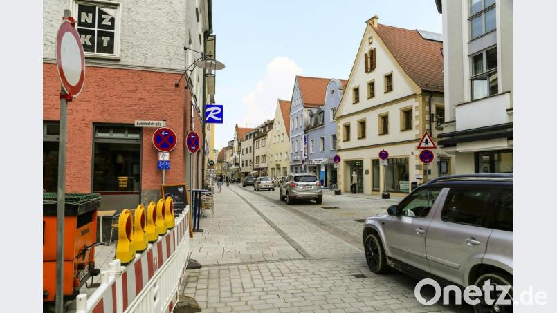 Die Verkehrsberuhigung auf der Schwandorfer Friedrich-Ebert-Straße ist ein Dauerbrenner der Stadtpolitik. Bild: Hösamer