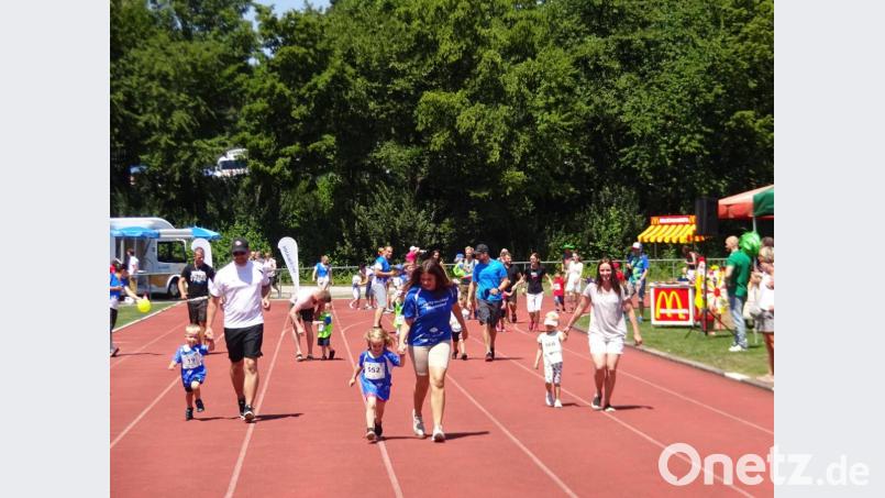 Dieses Bild wird es heuer nicht geben: Statt im Sepp-Simon-Stadion findet der Charity Stadtlauf als &quot;Virtual Run&quot; statt. Archivbild: Thomas Fink/exb