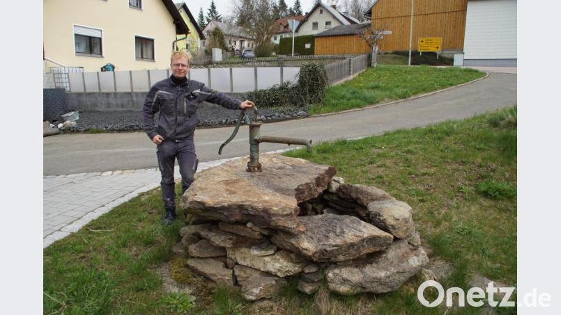 Tobias Eckl will in Stadlern einen alten Brunnen reaktivieren. Bild: mmj