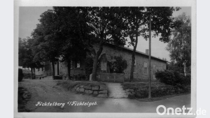 Die Turnhalle auf einer alten Postkarte, leider ohne Jahreszahl. Archivbild: TSV Fichtelberg