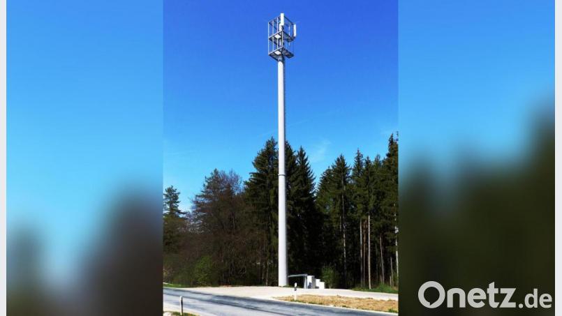 Der neue Funkmast in Wolfsfeld verbessert nicht nur den Mobilfunk in dieser Gegend, sondern auch den Empfang an der Autobahn und der B 299. Bild: jp