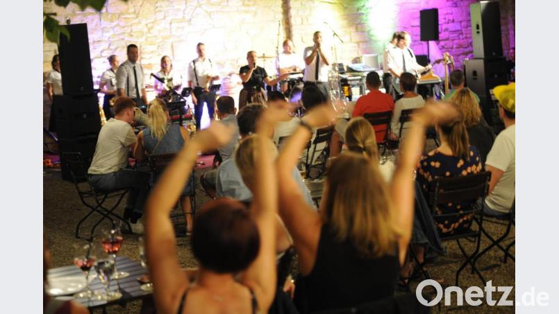 Die Funky Blues Rabbits legten schon 2020 beim Kummert Bräu in Amberg eine &quot;Doppelschicht&quot; ein. An diesem Freitag, an dem eigentlich das Altstadtfest begonnen hätte, wiederholen sie dieses Live-Ereignis. Bild: Andreas Brückmann