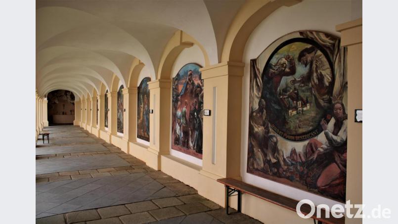 Die restaurierten Gemälde im Kreuzgang der Wallfahrtsstätte Maria Loreto. Bild: gjb