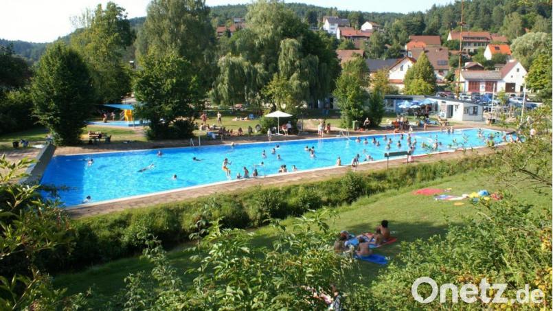 Das Hygienekonzept gibt eine Obergrenze von 250 Personen vor, die sich gleichzeitig im Freibad Etzelwang aufhalten dürfen. Bild: sre