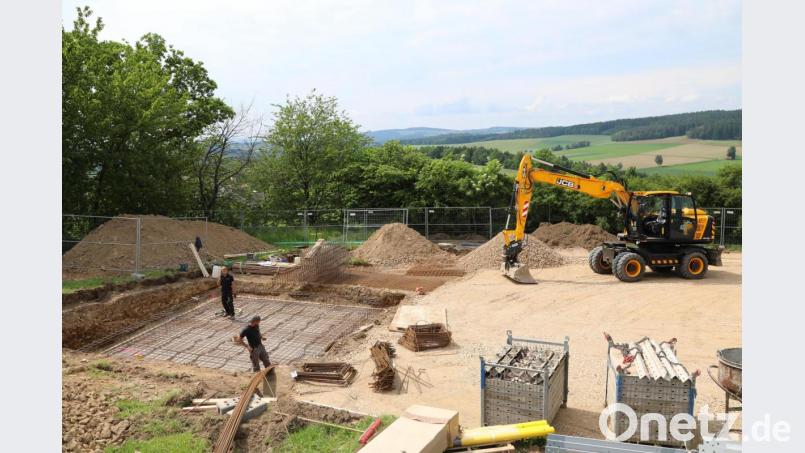 Die Arbeiten am Fundament des Antennenfunkmastes haben begonnen. Die Gemeinde Gleiritsch verspricht sich hiervon Vorteile, da die Mobilfunkanbindung erheblich verbessert wird. Bild: akp