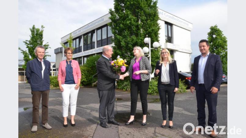 Der Haus- und Grundbesitzerverein Weiden und Umgebung bietet ab sofort Beratung in allen Fragen des Bürgerlichen Rechts (von links) Heribert Schrott, Renate Hör, Lutz Freiherr von Hirschberg, Judith Schmidt, Barbara Kick und Michael Hösl. Bild: Kunz