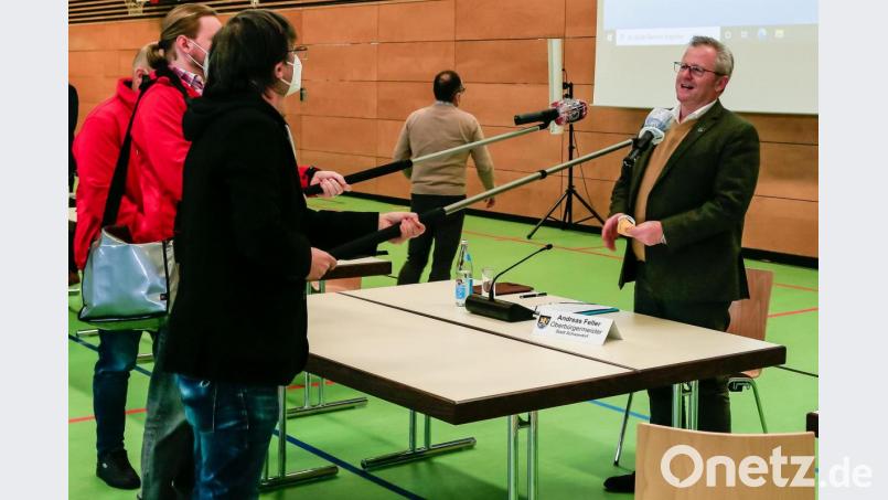 &quot;Aus Sicht der Stadt ist hier ein schwerer, moralischer Fehler geschehen, für den wir die Verantwortung übernehmen&quot;, sagte Oberbürgermeister Andreas Feller (rechts) am 18. Februar vor der versammelten Presse. Bild: Hösamer