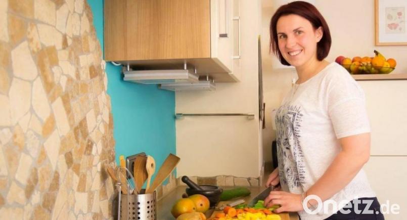 Tanja Franz schöpft in ihrer Küche aus einer Vielfalt regionaler Gemüse- und Kräutersorten. Damit kommt sie bestens über die Runden, ganz ohne Fleisch. Bild: Franz/exb