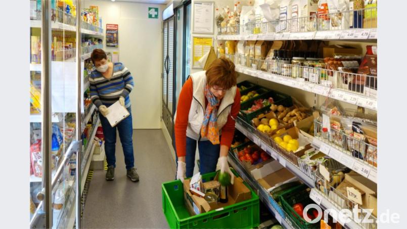 Das überregionale Interesse am Projekt Mobiler Dorfladen bleibt groß. Die Einschränkungen der Corona Pandemie müssen auch im täglichen Arbeitsablauf weiter beachtet werden. Bild: njn
