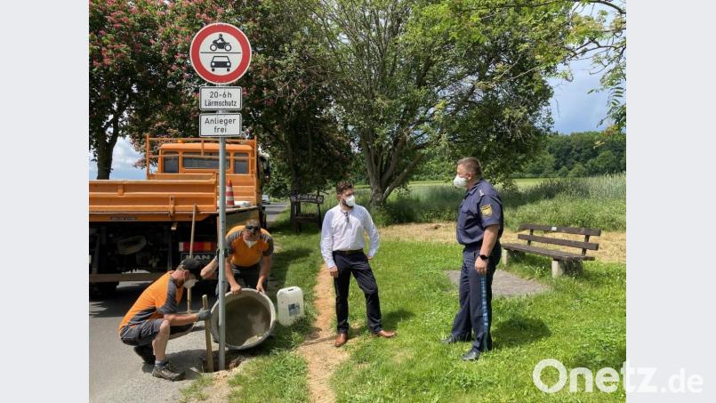 Neue Schilder verhindern die nächtliche Zufahrt zur Felixallee. Bild: exb/Stadt Neustadt