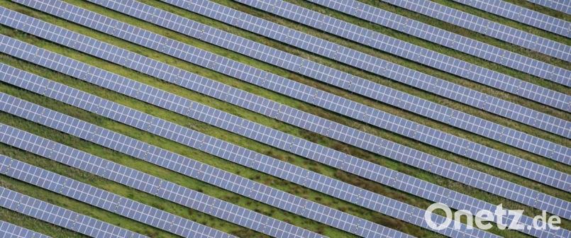 Die Reuther Gemeinderäte fassten bezüglich Freiflächen-Photovoltaikanlagen einen Grundsatzbeschluss. Symbolbild: Daniel Reinhardt/dpa