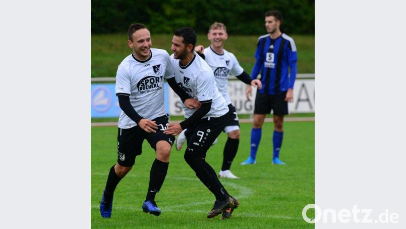 Die Schwarzenfelder jubeln nach einem Treffer gegen den FC Wernberg. Gibt es dieses Duell in der kommenden Bezirksliga-Saison noch? Archivbild: mhs